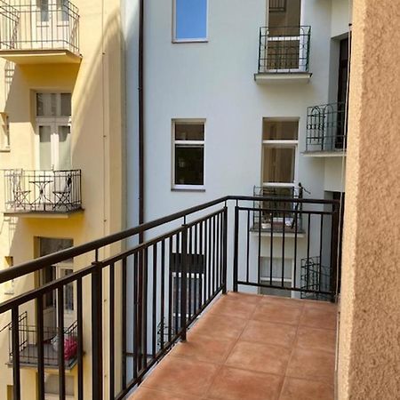 פראג Large 3 Bedroom Family Apartment With Balcony מראה חיצוני תמונה