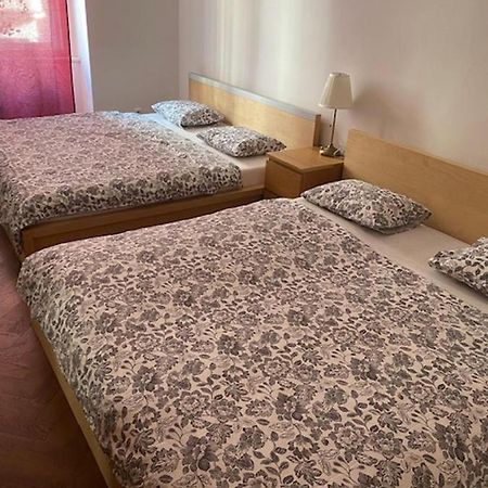 פראג Large 3 Bedroom Family Apartment With Balcony מראה חיצוני תמונה